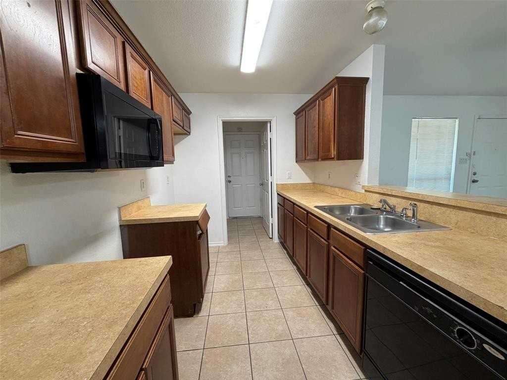 8118 Tanner Ave - Photo 4 of 11