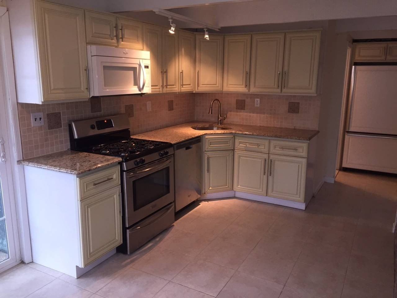 68 University Heights Dr - Photo 6 of 22