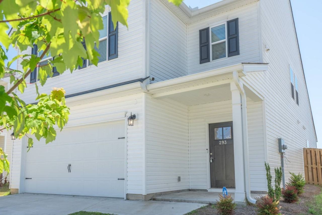 293 Mansell Park - Photo 4 of 33