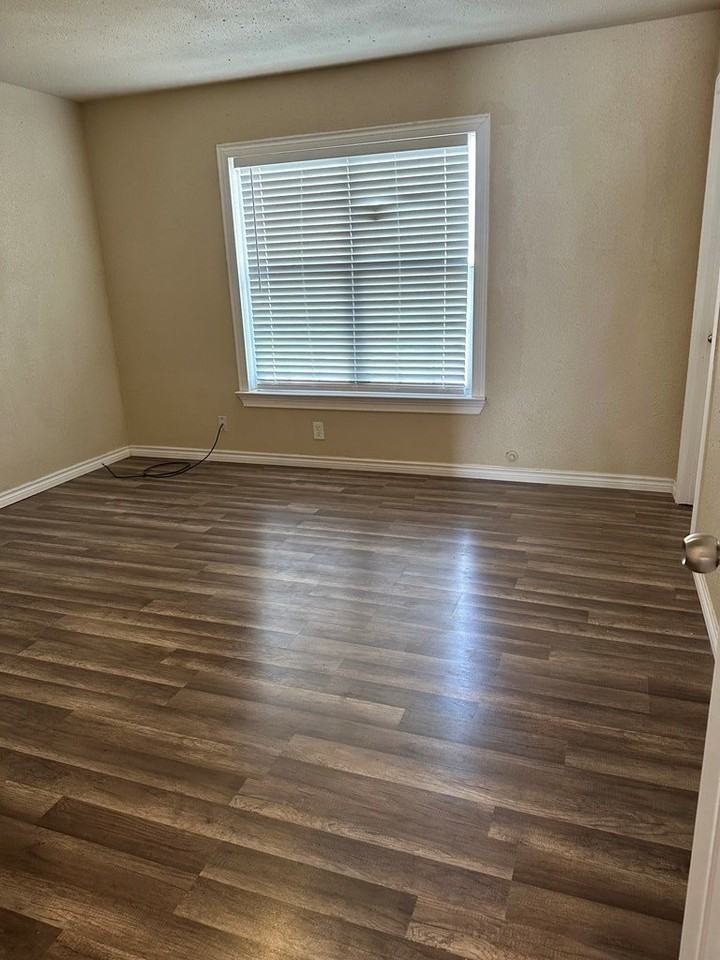 1711 Doran Dr - Photo 2 of 10