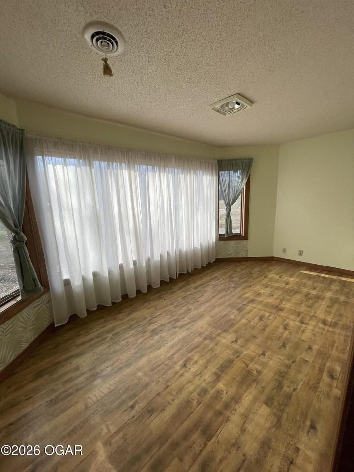 27523 Thorn Rd - Photo 4 of 8