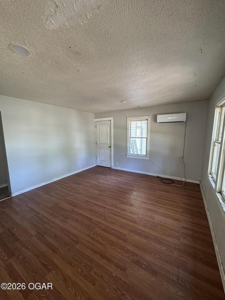 120 S Brownell Ave - Photo 2 of 7