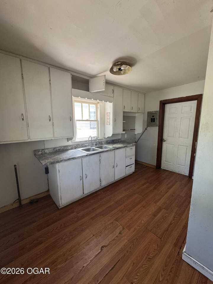 120 S Brownell Ave - Photo 3 of 7