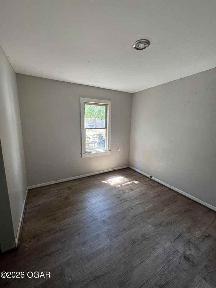 120 S Brownell Ave - Photo 4 of 7