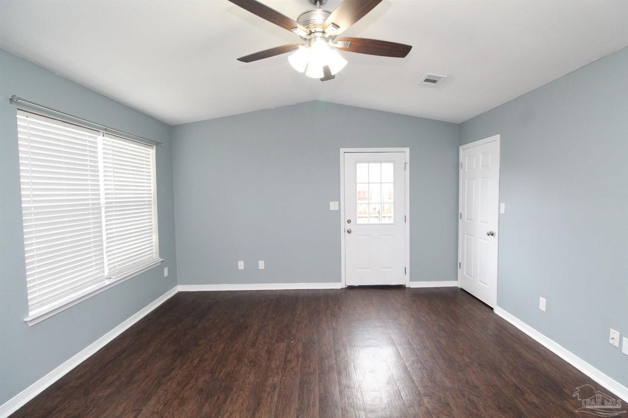 2709 Chicago Ct - Photo 4 of 24