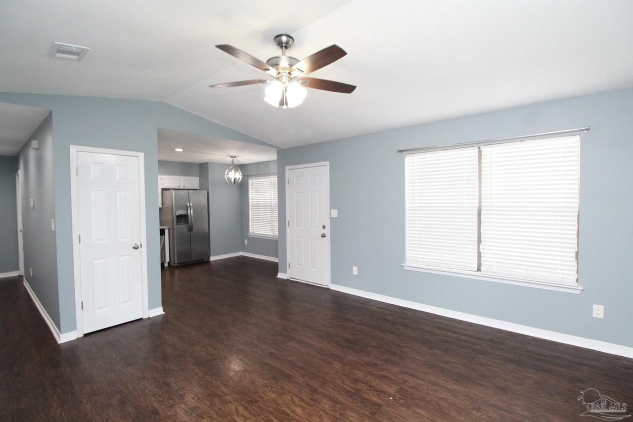 2709 Chicago Ct - Photo 6 of 24