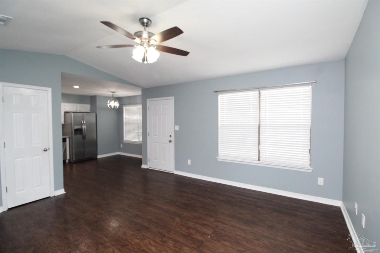2709 Chicago Ct - Photo 7 of 24