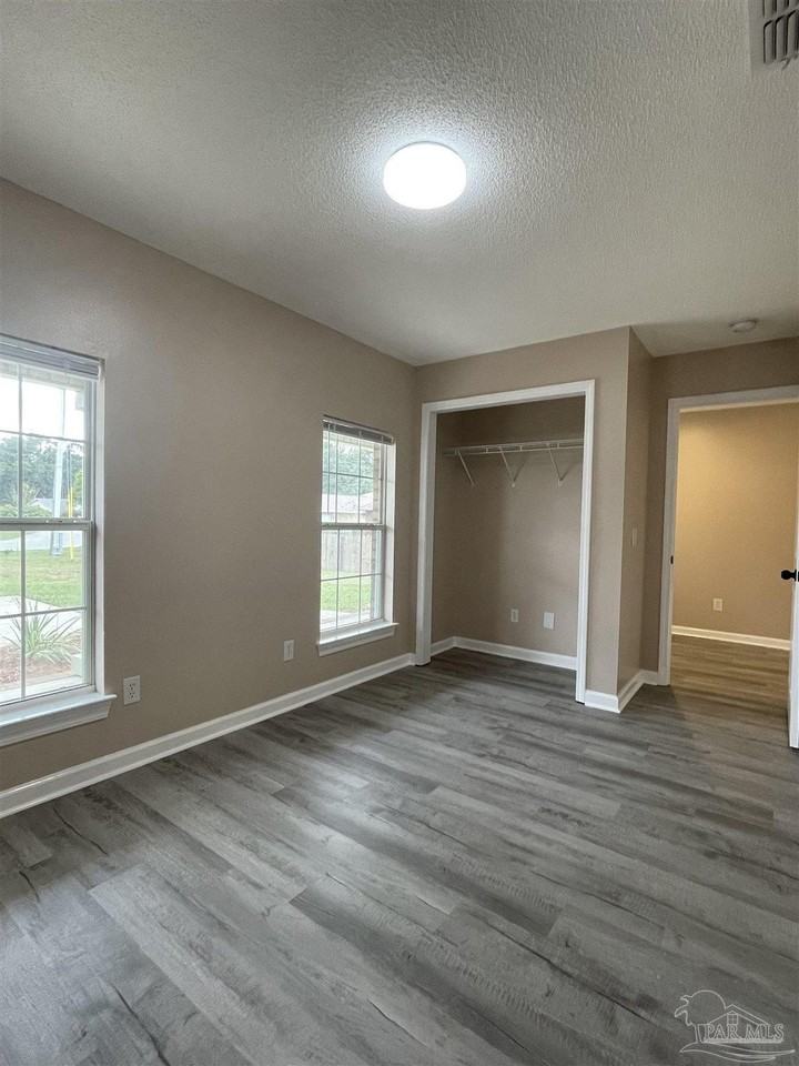 3434 Festival Dr - Photo 7 of 38