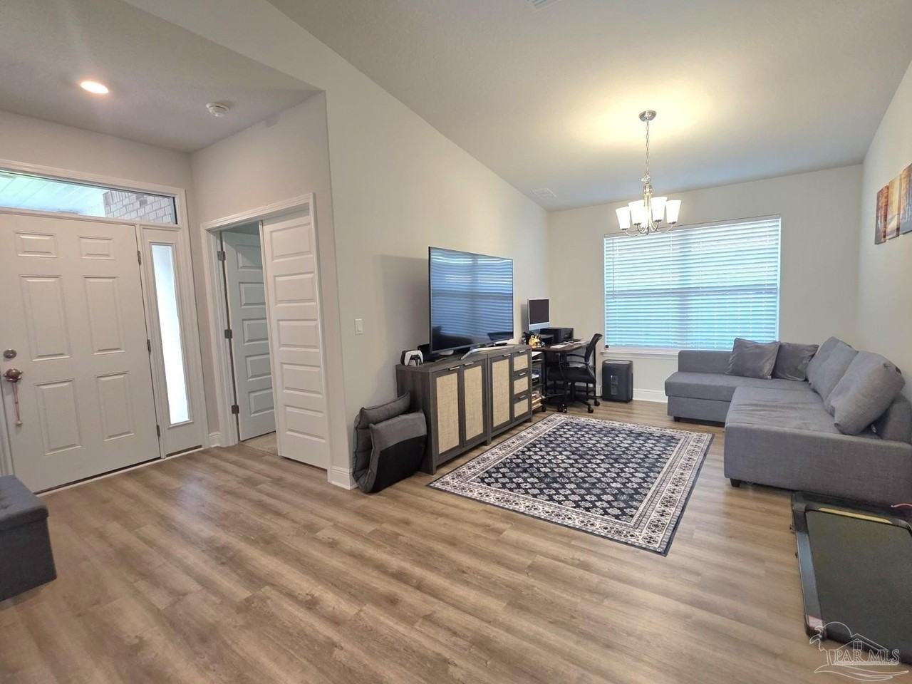 12139 Emerald Heights Ln - Photo 3 of 24
