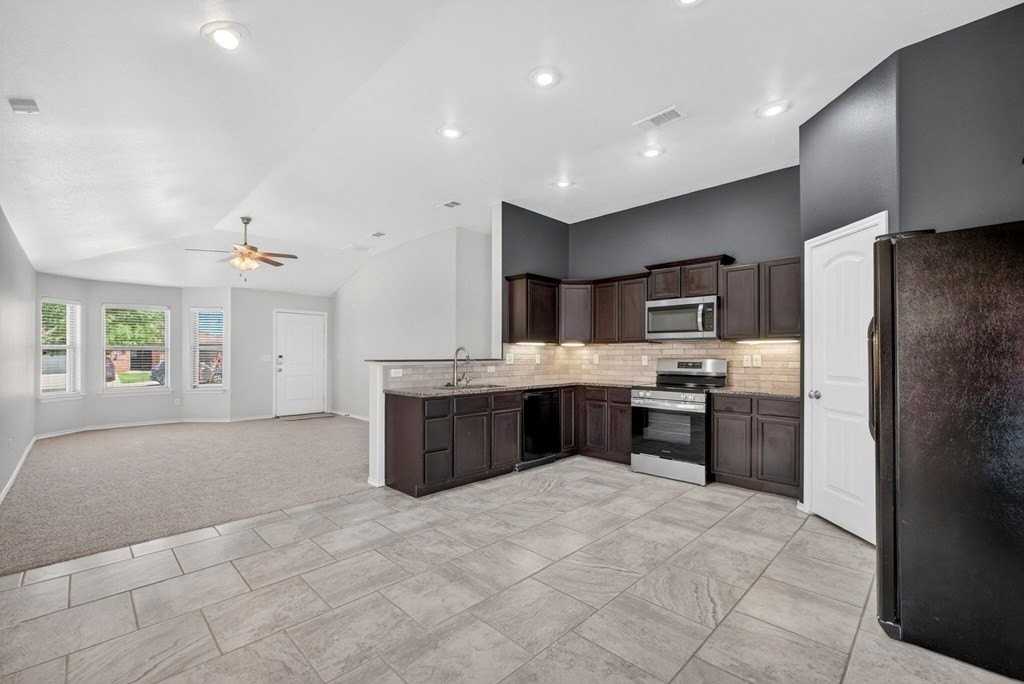 1310 Wrangler Ln - Photo 5 of 25