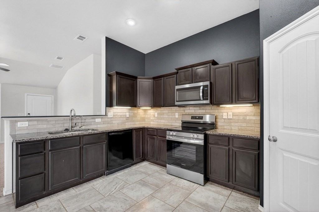 1310 Wrangler Ln - Photo 7 of 25