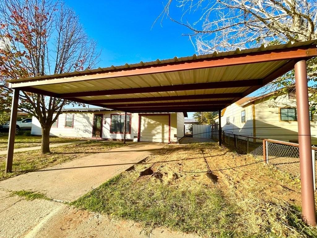 1044 Washington St - Photo 2 of 17