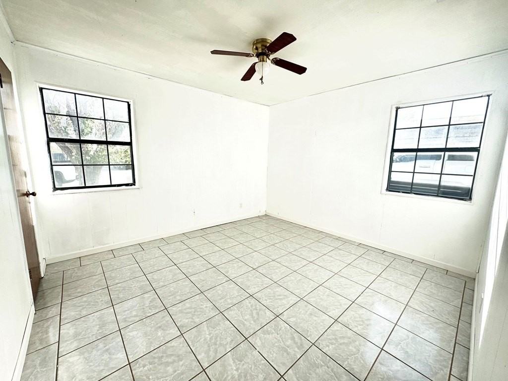 1044 Washington St - Photo 3 of 17