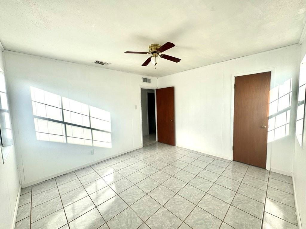 1044 Washington St - Photo 4 of 17