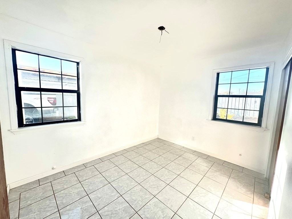1044 Washington St - Photo 5 of 17