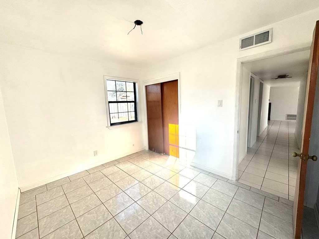 1044 Washington St - Photo 6 of 17
