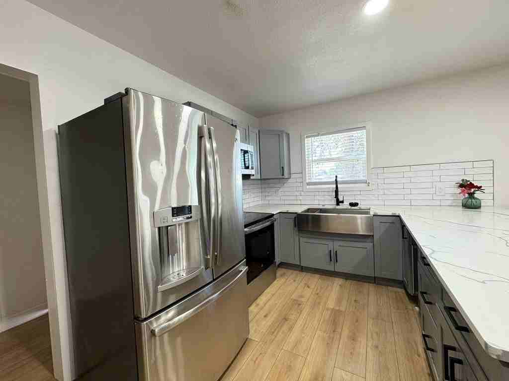 1807 W Kentucky Ave - Photo 2 of 8