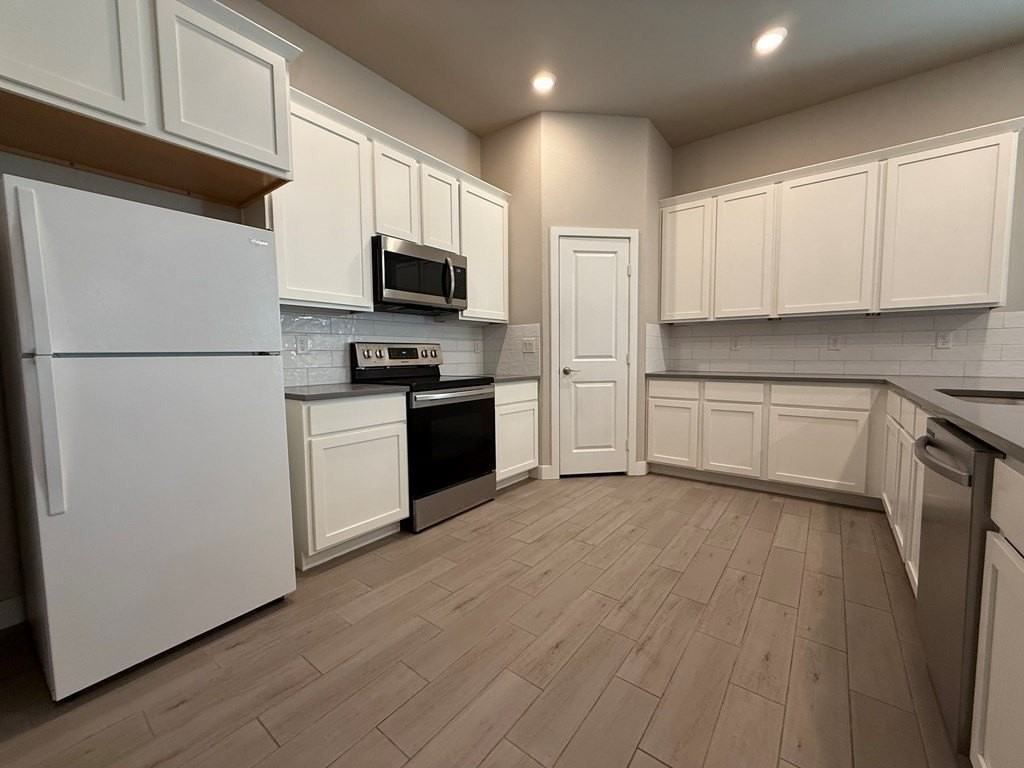 2409 Husk St - Photo 2 of 8