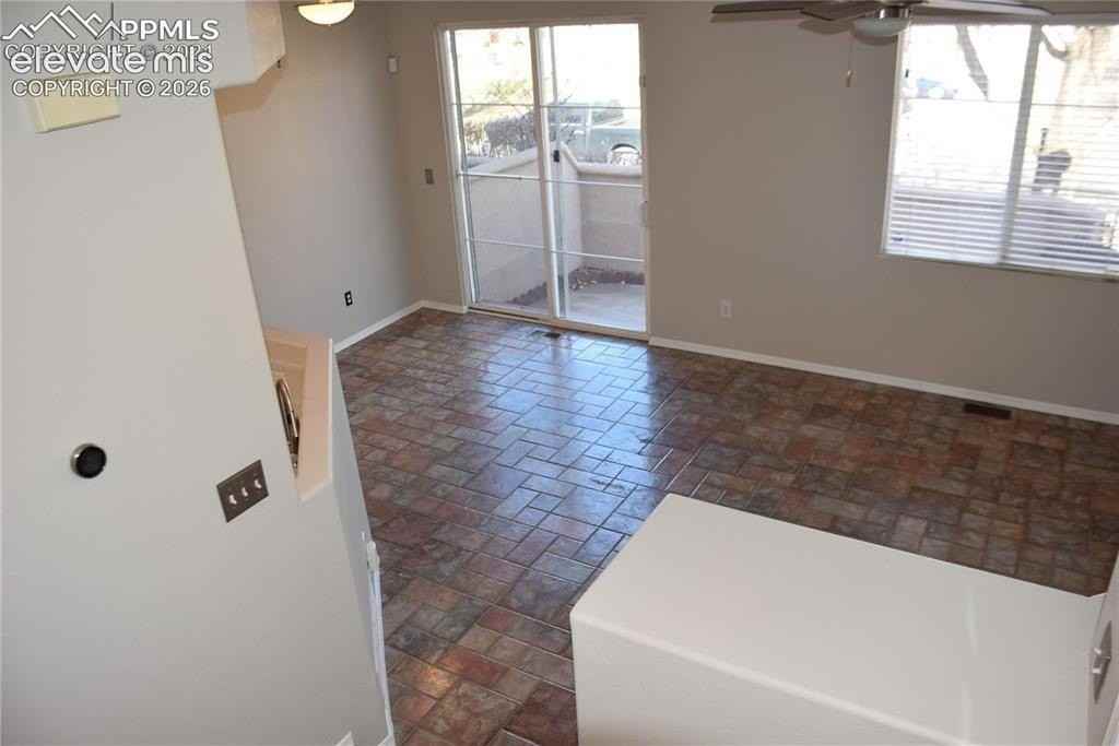 1685 Courtyard Hts - Photo 4 of 17