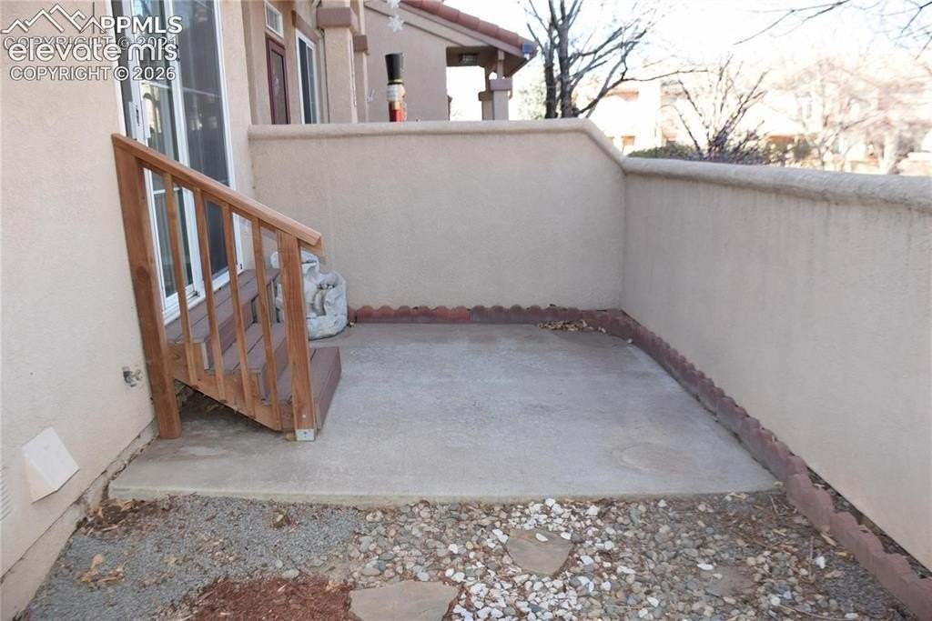 1685 Courtyard Hts - Photo 5 of 17