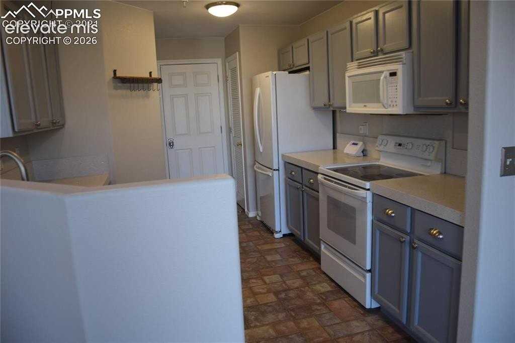 1685 Courtyard Hts - Photo 7 of 17