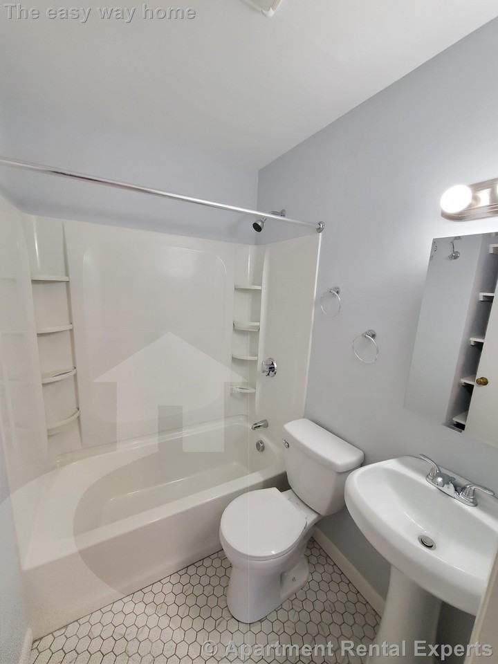 146 Highland Ave #1R - Photo 6 of 11
