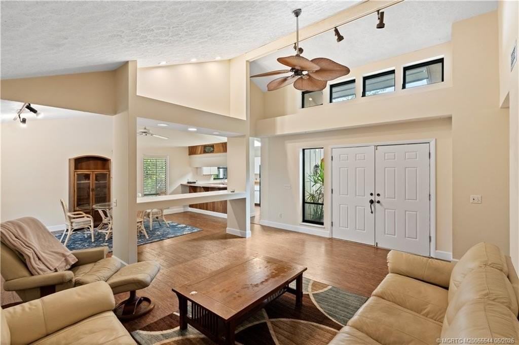 2725 Sw Bridgeway St - Photo 4 of 45