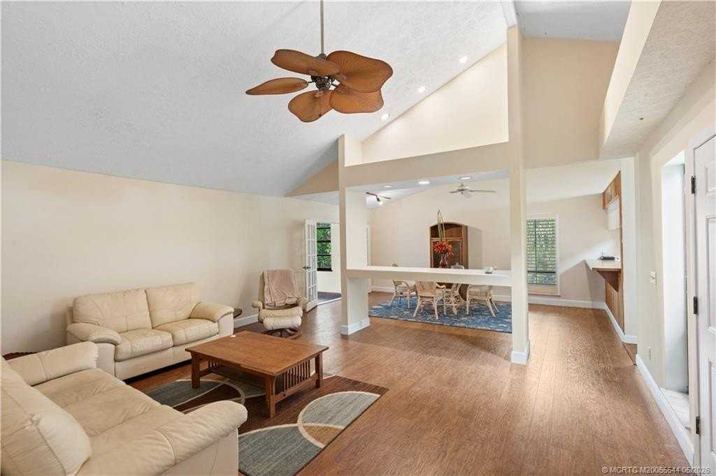2725 Sw Bridgeway St - Photo 5 of 45
