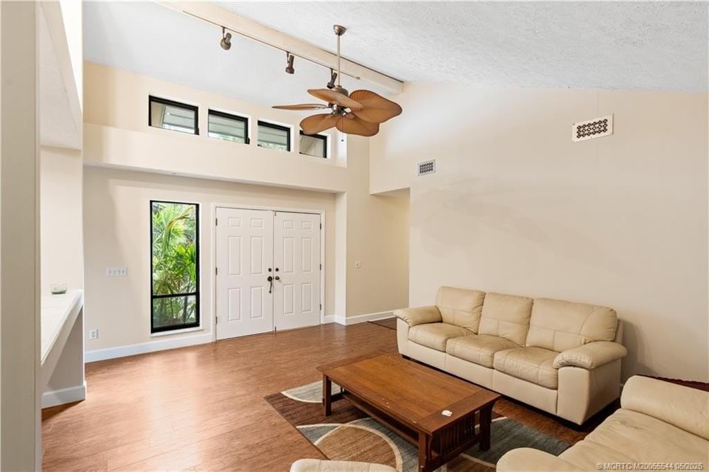 2725 Sw Bridgeway St - Photo 7 of 45