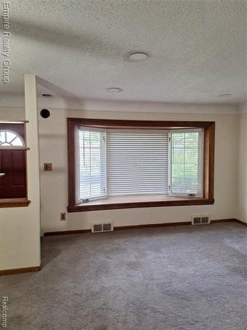 8547 Kinloch St - Photo 7 of 32