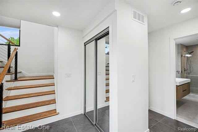 6480 John R Rd - Photo 6 of 32