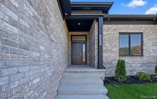 5636 Paris Dr - Photo 4 of 37