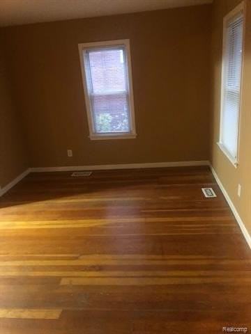 5027 Woodward St - Photo 4 of 25
