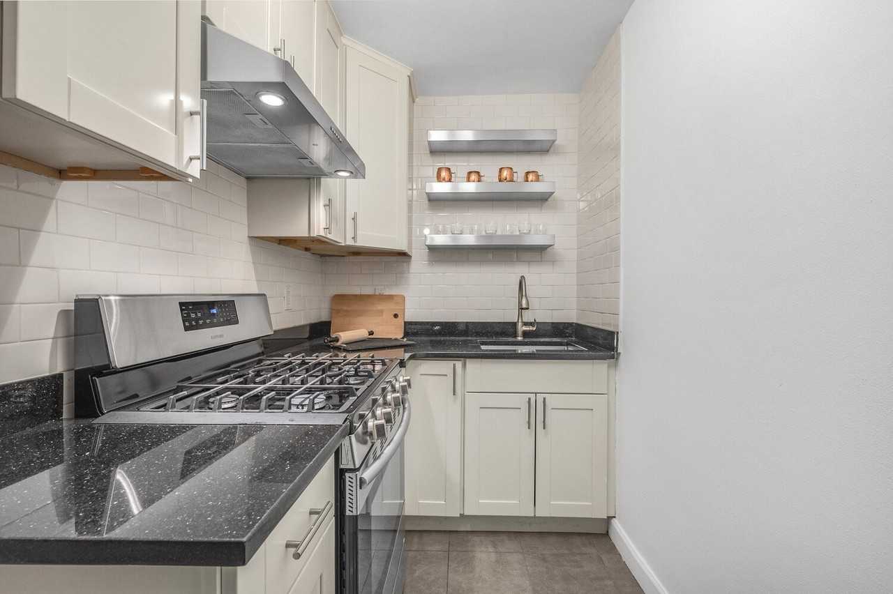 415 Argyle Rd #4W - Photo 6 of 11