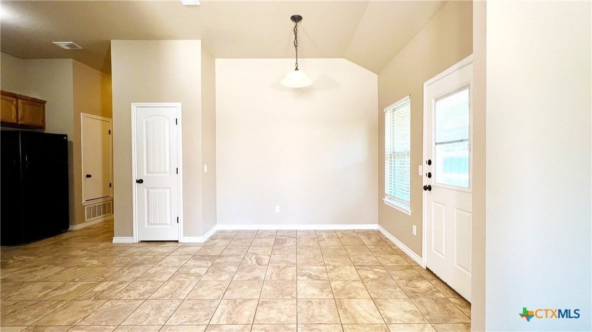 405 Sladecek Dr #B - Photo 3 of 24
