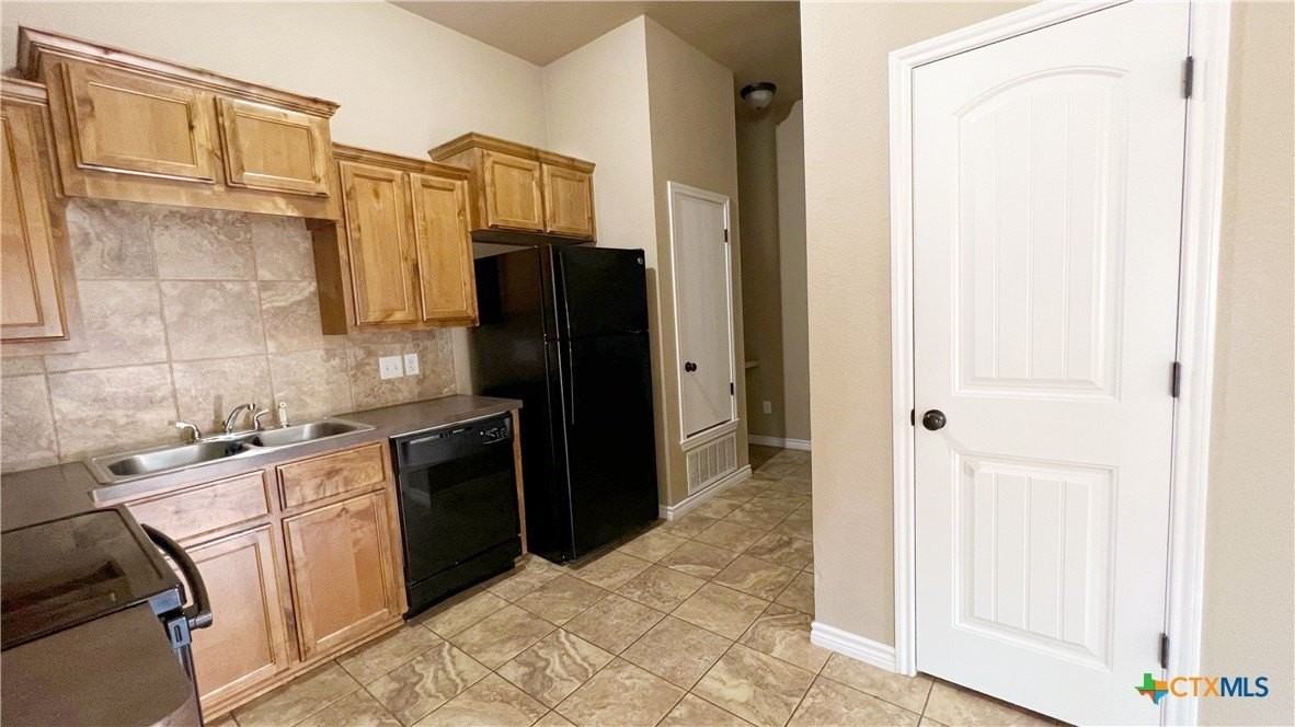 405 Sladecek Dr #B - Photo 7 of 24