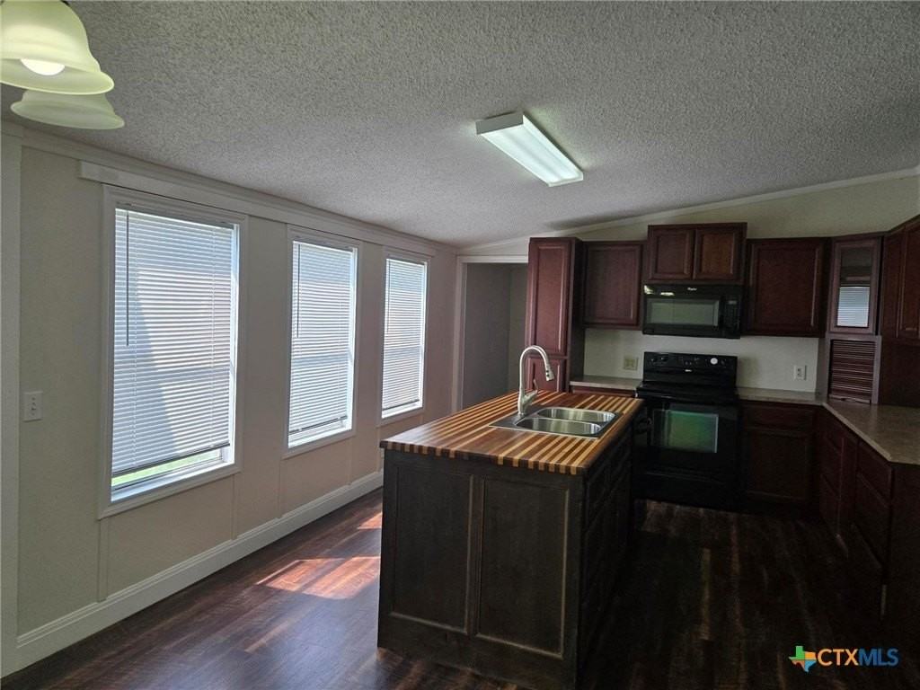 566 Gateway Cir - Photo 4 of 13