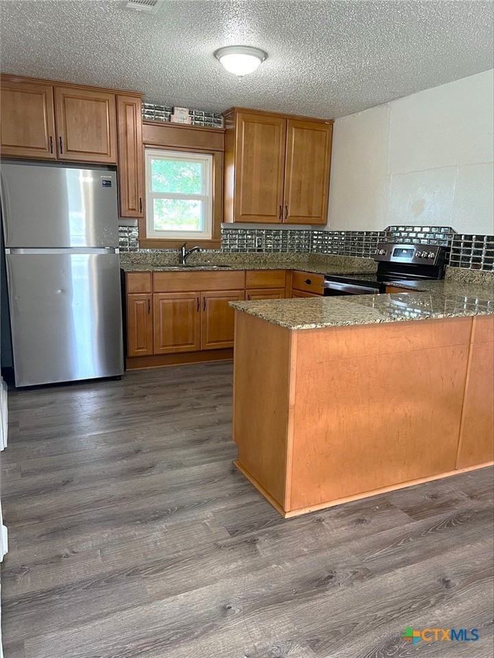 505 Curry Ave - Photo 2 of 17