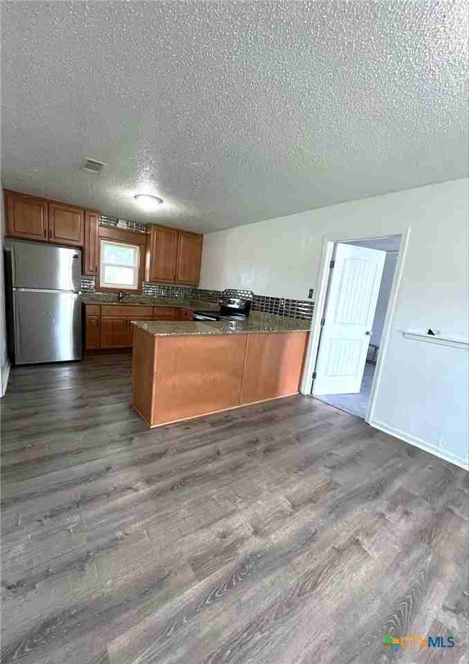 505 Curry Ave - Photo 4 of 17