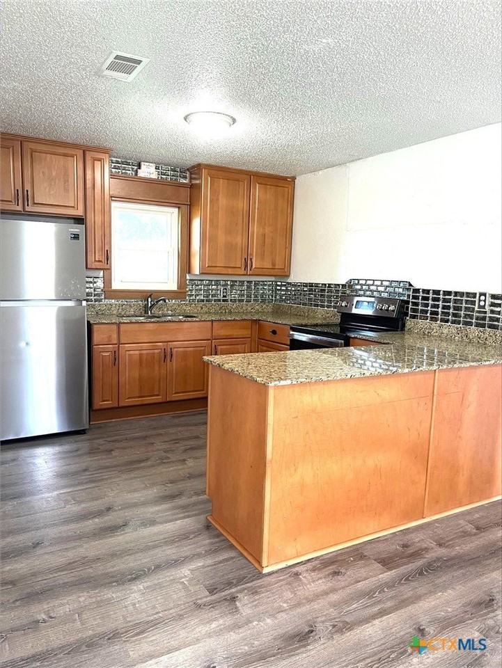 505 Curry Ave - Photo 5 of 17