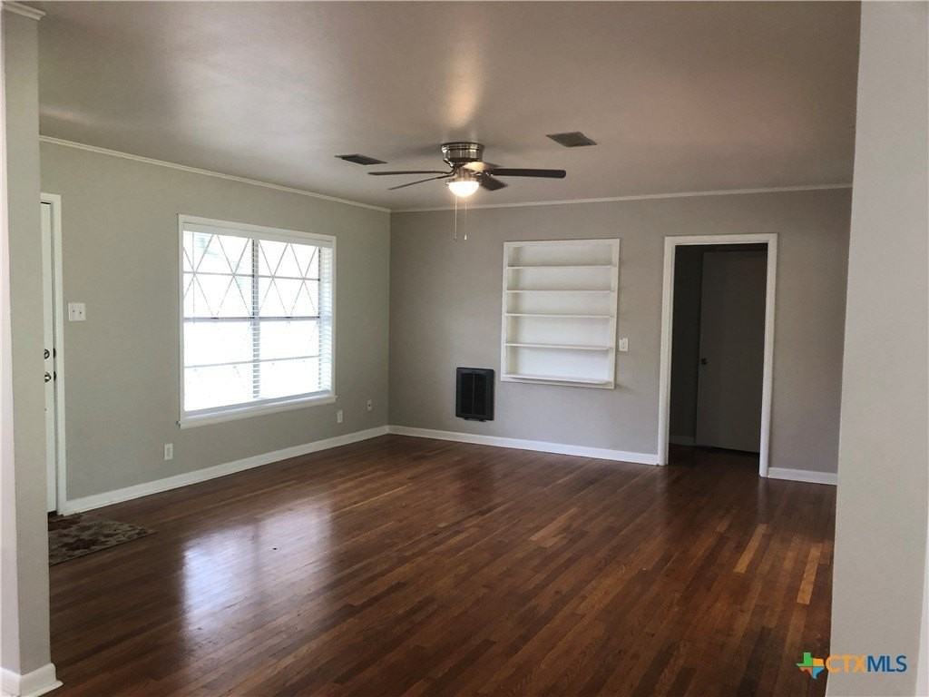 1175 Canyon Dr - Photo 5 of 35