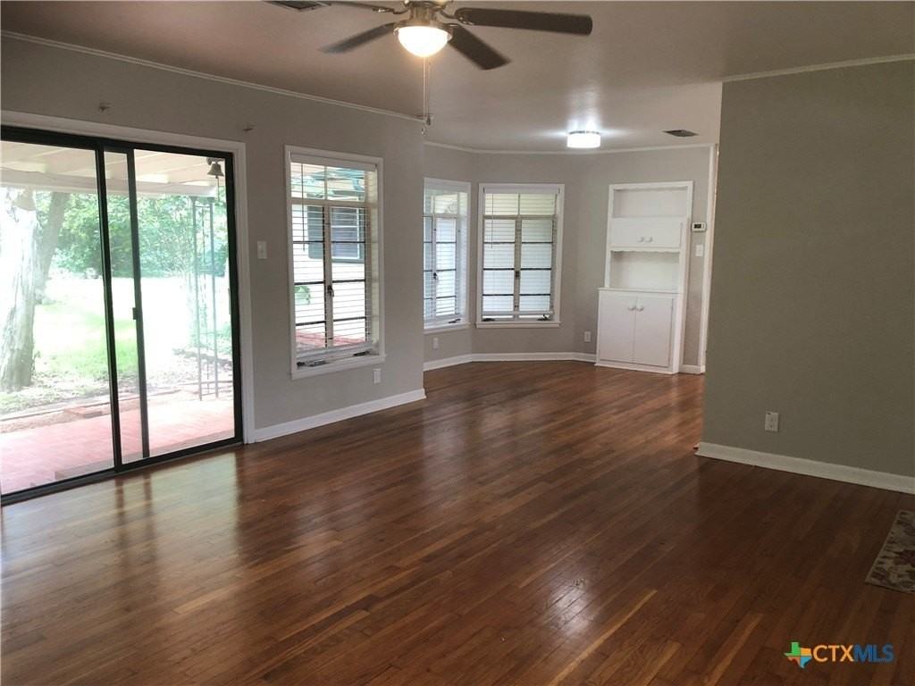 1175 Canyon Dr - Photo 7 of 35