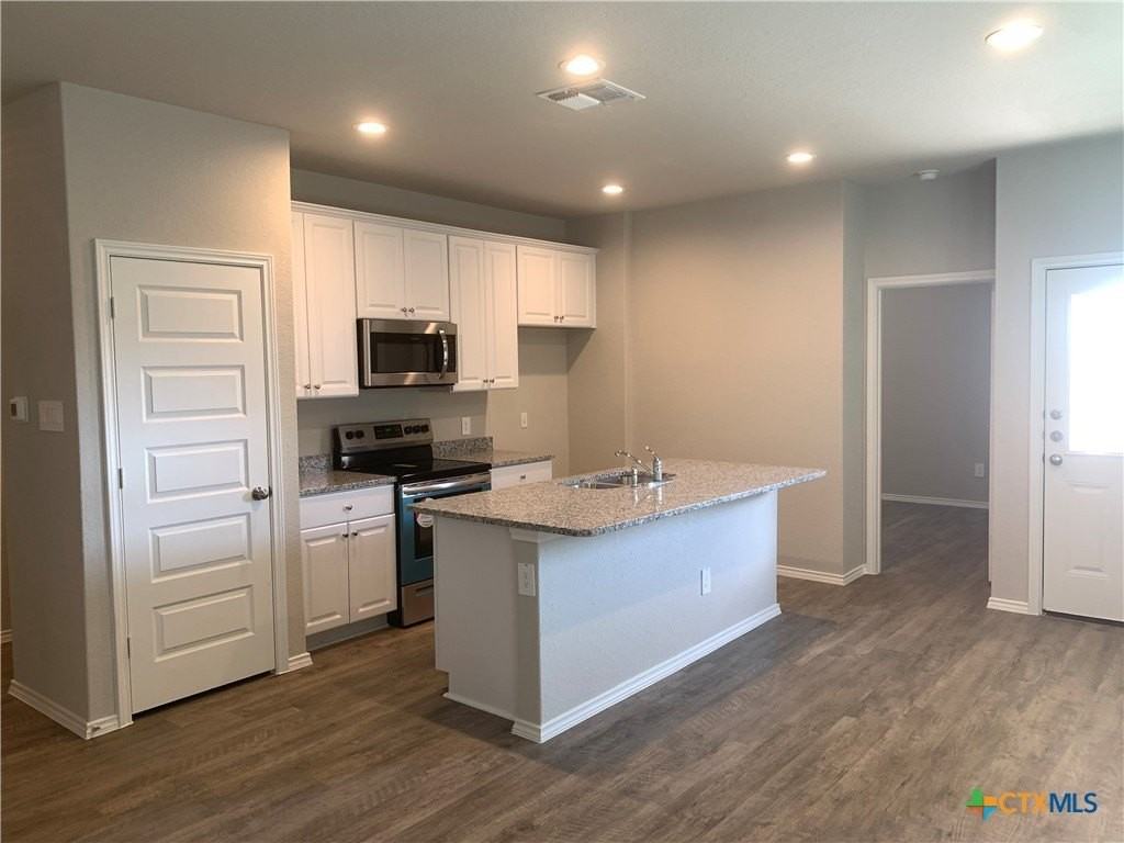 1137 Gracie Way - Photo 4 of 20