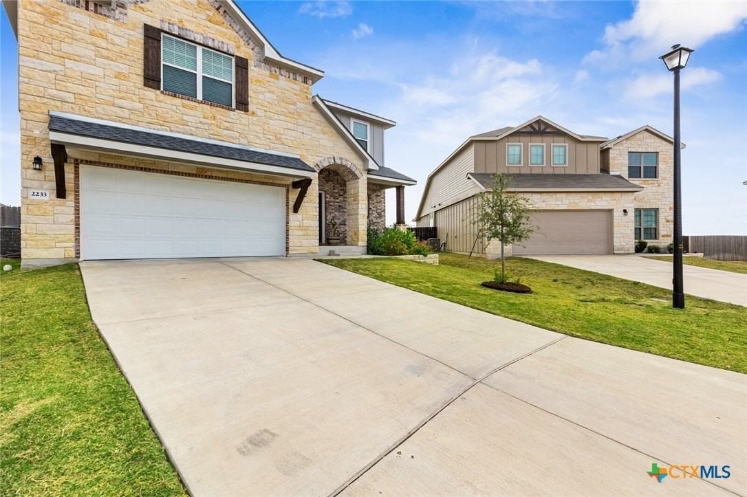 2233 Chia Ct - Photo 3 of 47