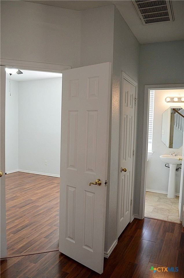 5000 Sydney Harbour Ct - Photo 5 of 45