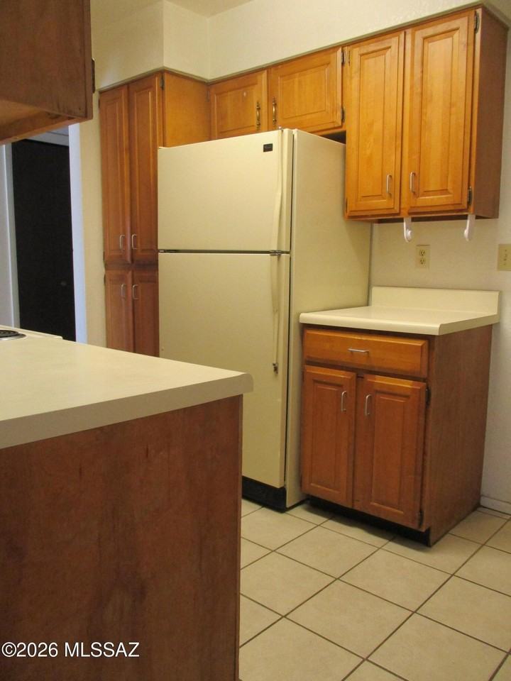 2777 N Treat Ave - Photo 2 of 19