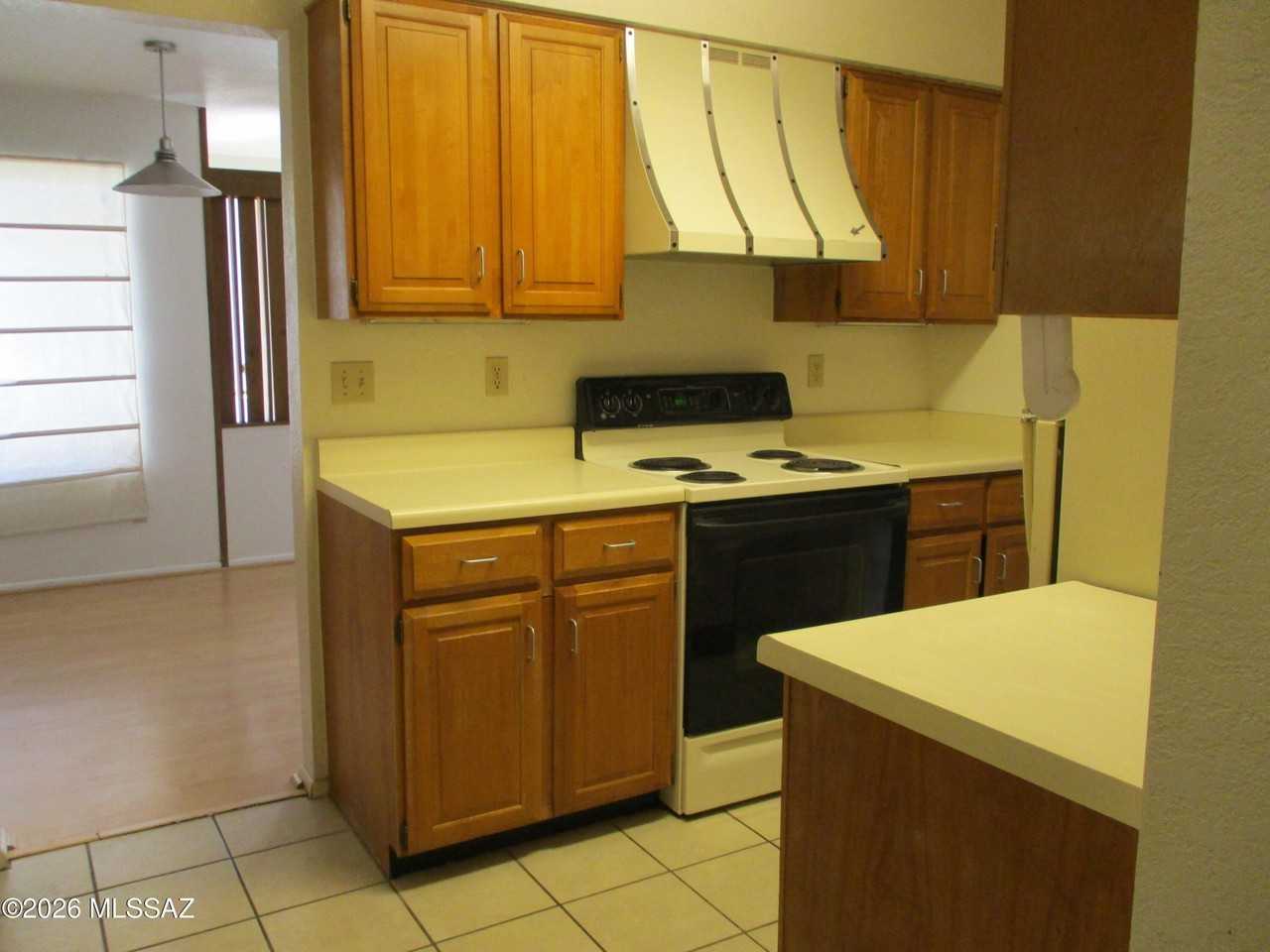 2777 N Treat Ave - Photo 4 of 19