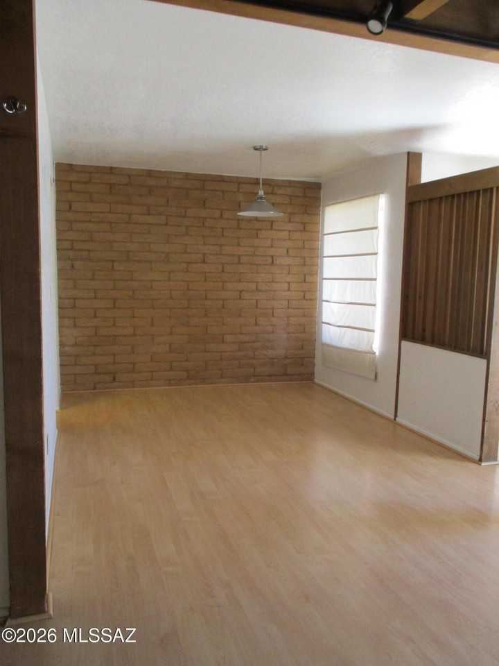 2777 N Treat Ave - Photo 5 of 19