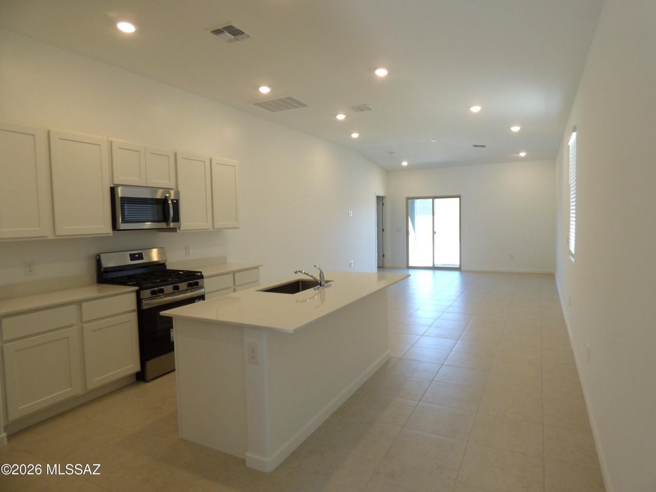 10286 W Sumullen St - Photo 6 of 33
