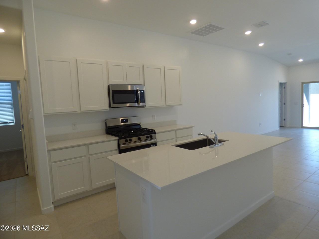 10286 W Sumullen St - Photo 7 of 33